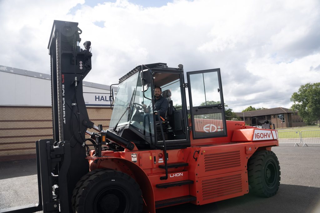 Magnus loves lift trucks